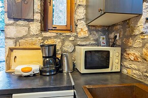 Stone Farmhouse in Groves - Sea Mountain Views