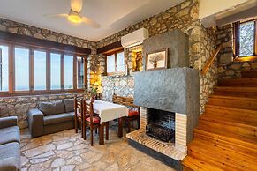 Stone Farmhouse in Groves - Sea Mountain Views