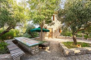 Stone Farmhouse in Groves - Sea Mountain Views