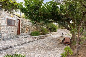 Stone Farmhouse in Groves - Sea Mountain Views