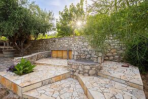 Stone Farmhouse in Groves - Sea Mountain Views