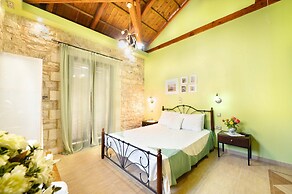 Mountain Oasis - Pool Playground Near Neda Falls