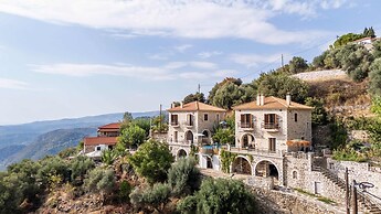 Mountain Oasis - Pool Playground Near Neda Falls
