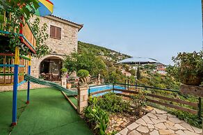 Mountain Oasis - Pool Playground Near Neda Falls