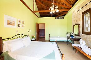 Mountain Oasis - Pool Playground Near Neda Falls