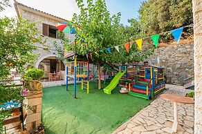 Mountain Oasis - Pool Playground Near Neda Falls