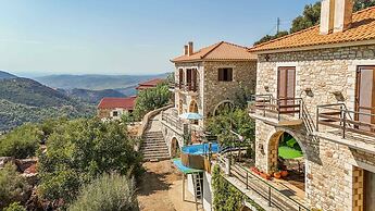 Mountain Oasis - Pool Playground Near Neda Falls