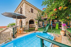 Mountain Oasis - Pool Playground Near Neda Falls