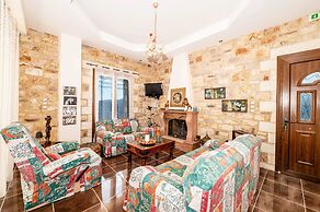 Mountain Oasis - Pool Playground Near Neda Falls