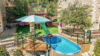 Mountain Oasis - Pool Playground Near Neda Falls