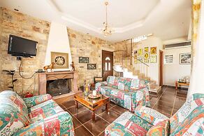 Mountain Oasis - Pool Playground Near Neda Falls