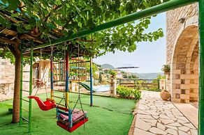 Mountain Oasis - Pool Playground Near Neda Falls