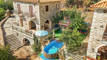 Mountain Oasis - Pool Playground Near Neda Falls