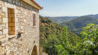 Mountain Oasis - Pool Playground Near Neda Falls