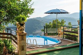 Mountain Oasis - Pool Playground Near Neda Falls