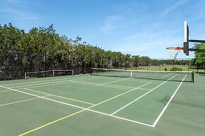 Upstay - Farmhouse on 10 Acres w Pool-tennis-games