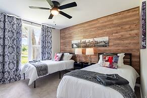 Upstay - Farmhouse on 10 Acres w Pool-tennis-games