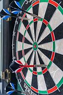 Upstay - Farmhouse on 10 Acres w Pool-tennis-games