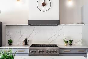 Upstay - Farmhouse on 10 Acres w Pool-tennis-games