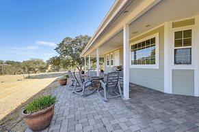Paso Robles Gem w/ On-site Vineyard: Pets Welcome!