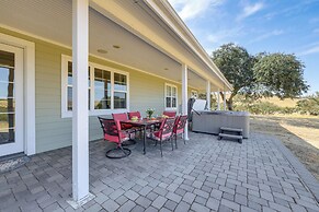 Paso Robles Gem w/ On-site Vineyard: Pets Welcome!