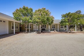 Paso Robles Gem w/ On-site Vineyard: Pets Welcome!