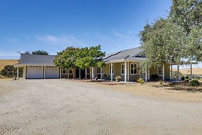 Paso Robles Gem w/ On-site Vineyard: Pets Welcome!