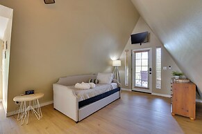 A-frame w/ Patio & Mtn Views: Arizona Retreat