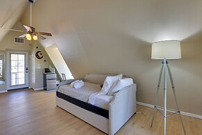 A-frame w/ Patio & Mtn Views: Arizona Retreat