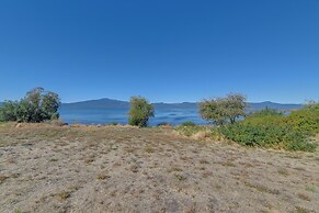 Lakefront Cabin w/ Water & Mtn Views in Chiloquin