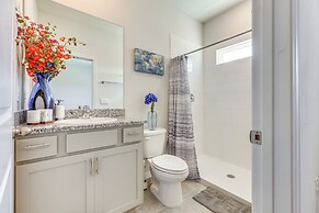 Pet-friendly Home w/ Screened Patio in Newberry!