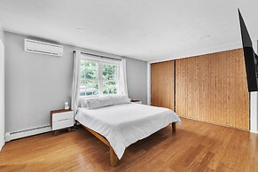 Minimal Modern Home Getaway 4 Bedroom Home