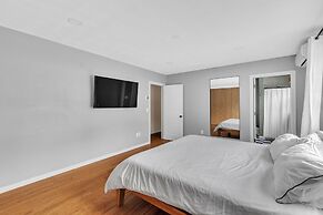 Minimal Modern Home Getaway 4 Bedroom Home