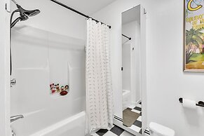 Minimal Modern Home Getaway 4 Bedroom Home