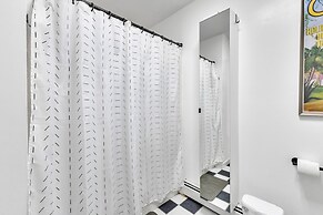 Minimal Modern Home Getaway 4 Bedroom Home