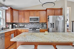 Minimal Modern Home Getaway 4 Bedroom Home