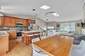 Minimal Modern Home Getaway 4 Bedroom Home