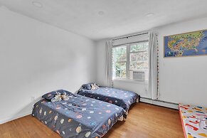 Minimal Modern Home Getaway 4 Bedroom Home