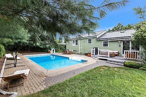 Minimal Modern Home Getaway 4 Bedroom Home