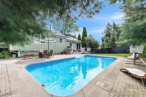 Minimal Modern Home Getaway 4 Bedroom Home