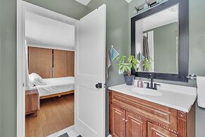 Minimal Modern Home Getaway 4 Bedroom Home