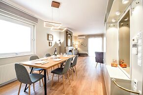 Alimos Luxury 3 Bd Apt w Stunning Views