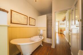 Number 11 Exclusive Guesthouse