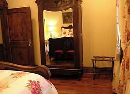 JR's Chophouse B&B