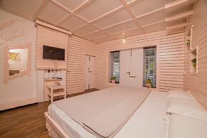 Savithri  Bungalow By XploreIndo
