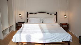 Longquan Royal Villa