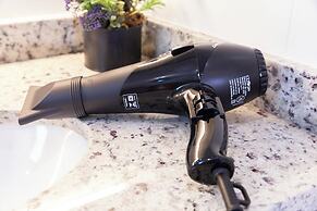 Estudio Pinheiros com piscina e academia