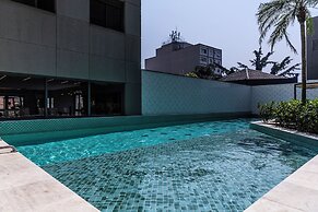 Estudio Pinheiros com piscina e academia