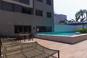 Estudio Pinheiros com piscina e academia