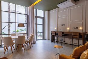 Estudio Pinheiros com piscina e academia